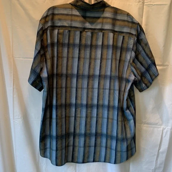 Point Zero short sleeve button up - Picture 3 of 4